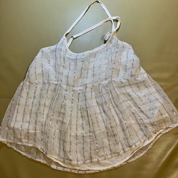 Small full lined spaghetti stripes top with metallic decorative line. - Picture 2 of 4